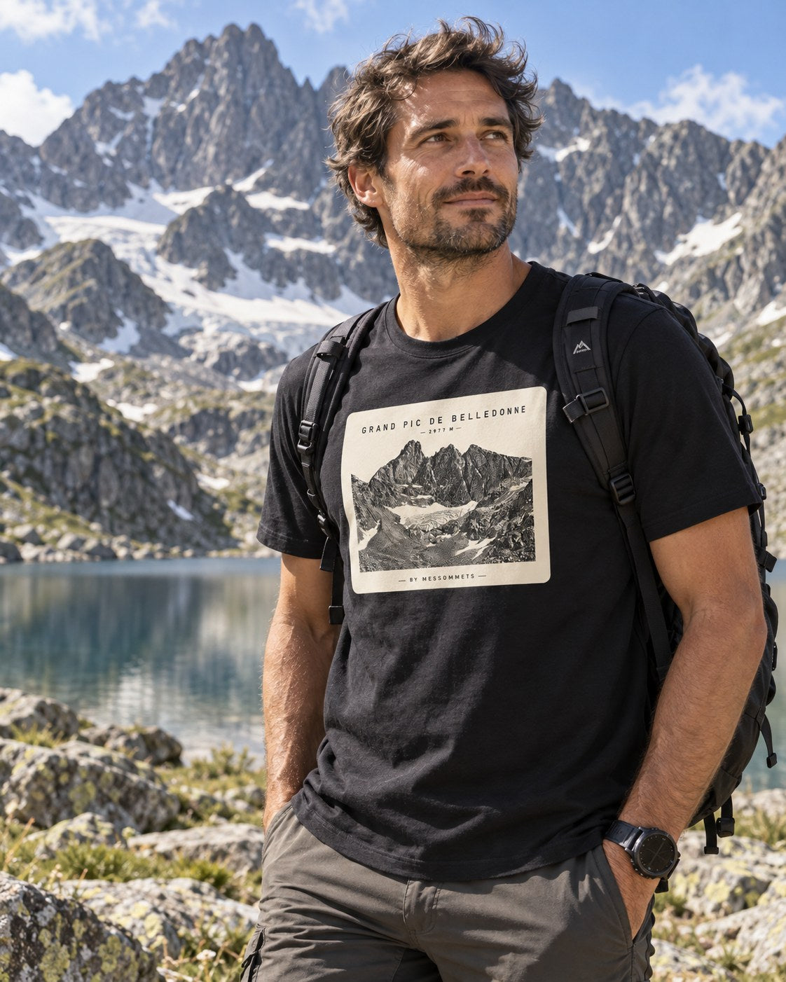 T-shirt Grand Pic de Belledonne porté au bord d'un lac d'altitude – Mes Sommets